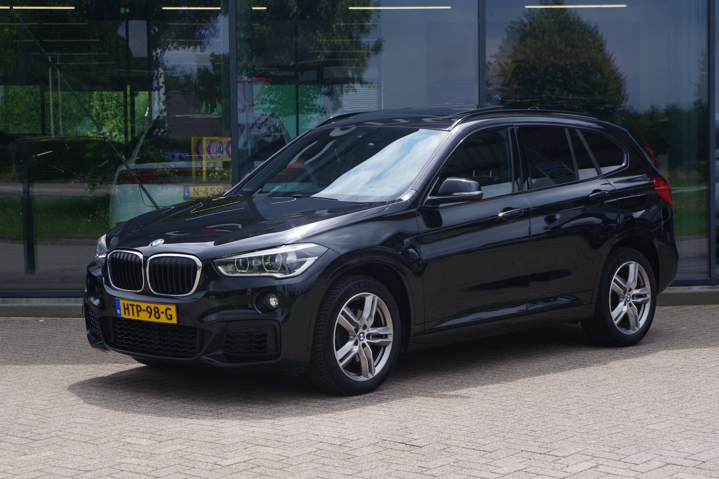 BMW X1 - sDrive18i M-Sport High Executive 140 PK Automaat, Panoramadak, LED Koplampen , Leder bekle - AutoWereld.nl