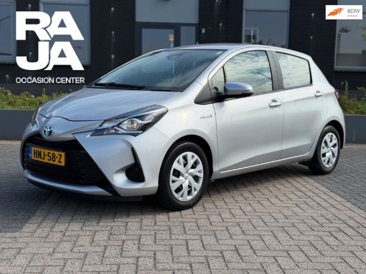 Toyota Yaris - 1.5 Hybrid Dynamic BTW/Dealerond/Camera/Bluetooth - AutoWereld.nl