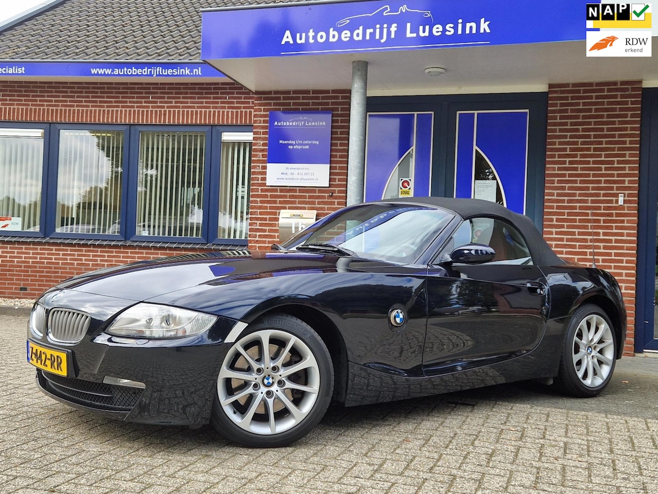 BMW Z4 Roadster - 3.0si Exclusieve M-Sporteditie Carbon Zwart /New England Imola Red M-Sportonderstel M-Stoe - AutoWereld.nl