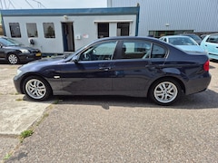 BMW 3-serie - 320i Business Line, automaat/ navigatie/ airco