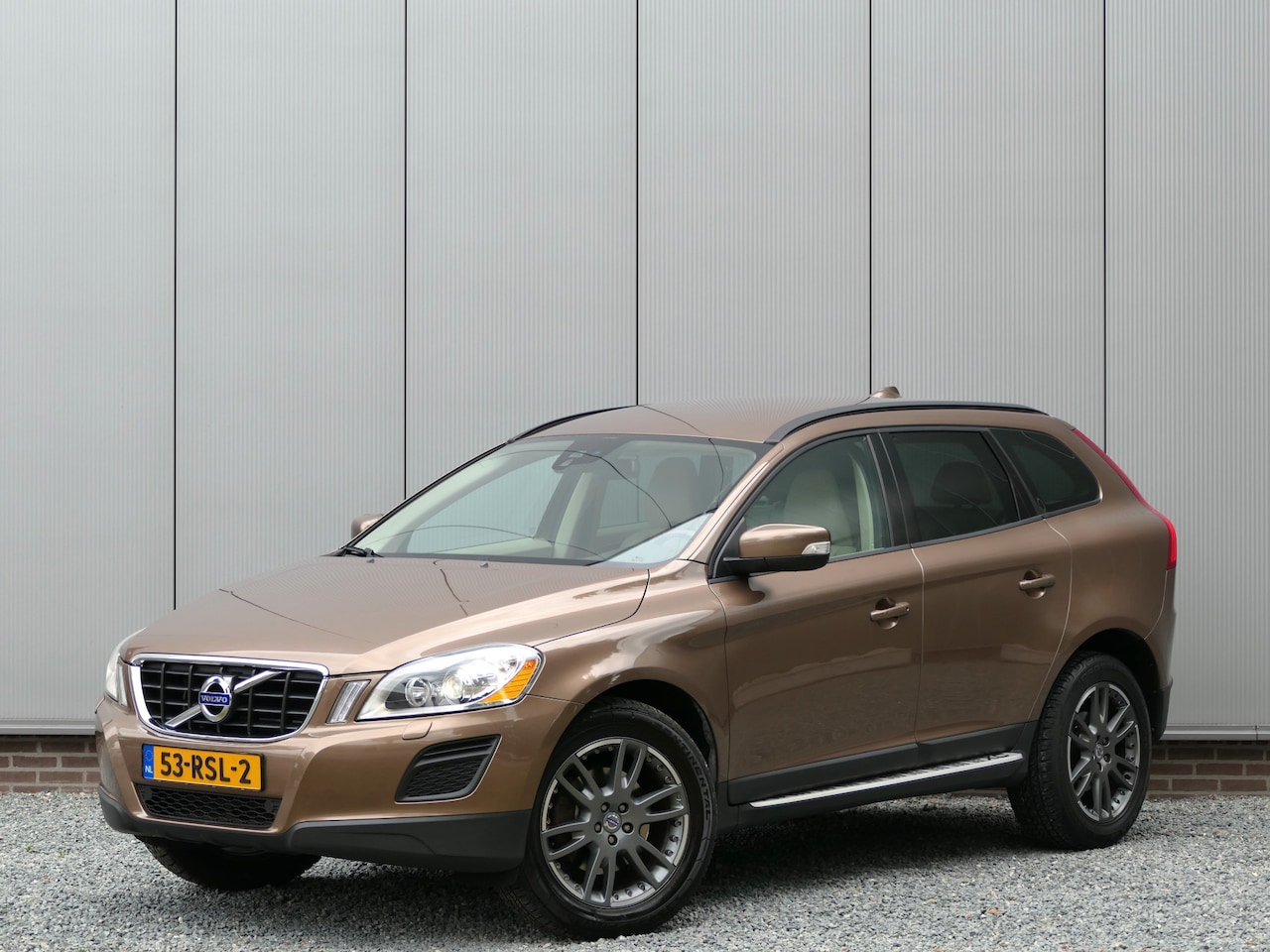 Volvo XC60 - T5 Kinetic Leer / Xenon / Navi / Trekhaak / Volledig Volvo-dealer onderhouden - AutoWereld.nl