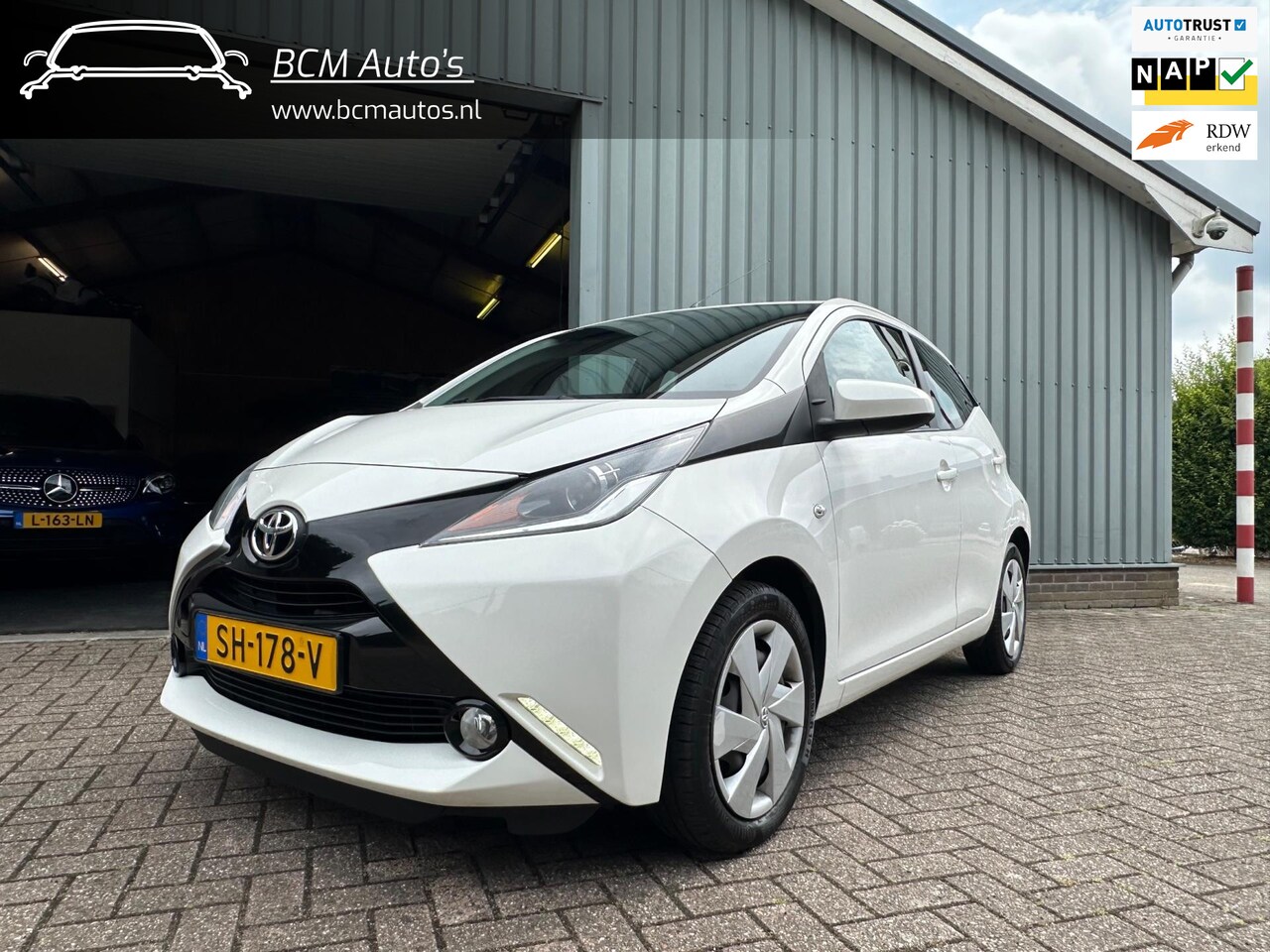 Toyota Aygo - 1.0 VVT-i x-play |Led|CruiseControl|Camera|Airco|5Deurs|NAP|MultiMedia| - AutoWereld.nl