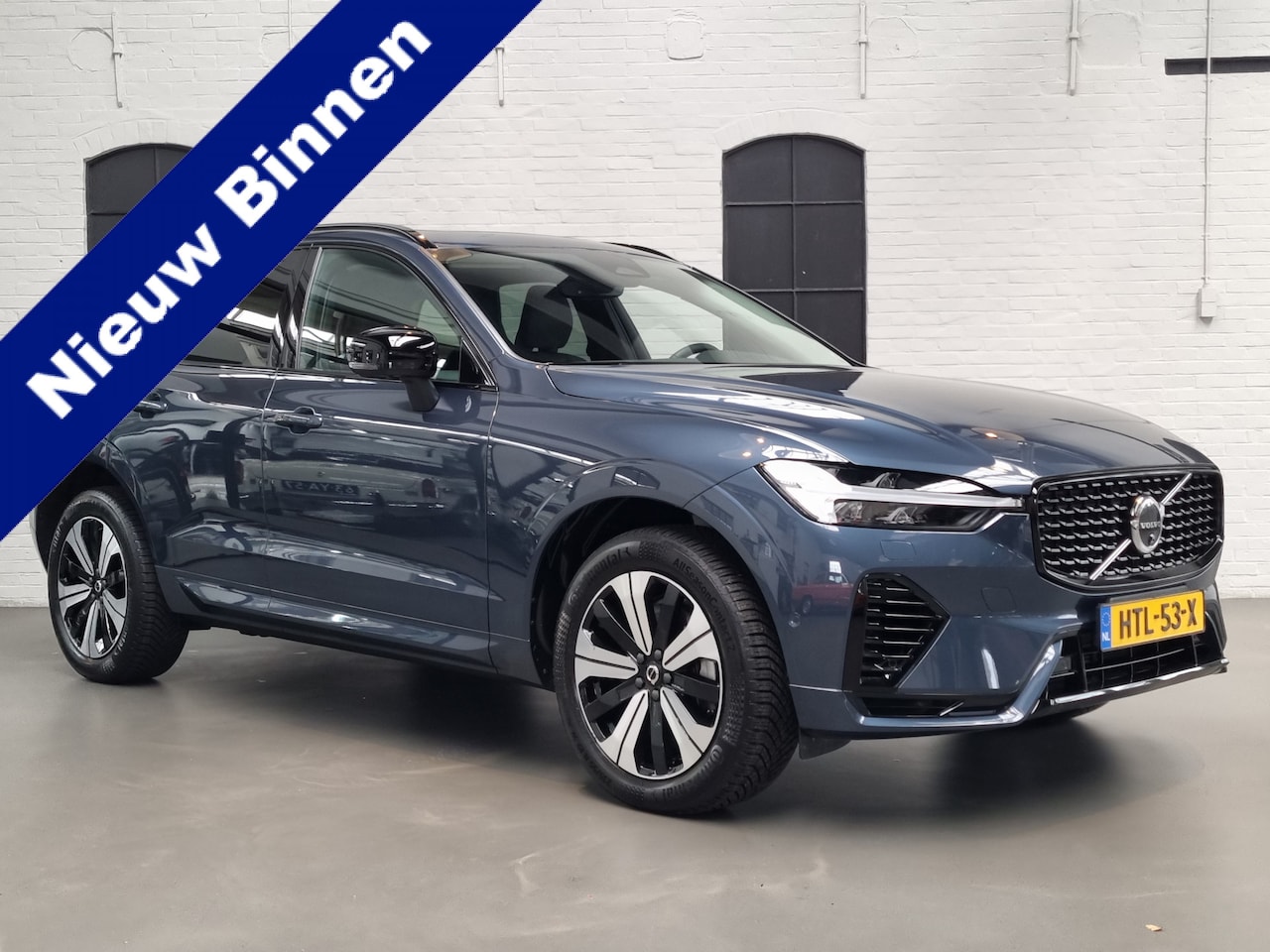 Volvo XC60 - 2.0 T6 Plug-in hybrid AWD Plus Dark PANO / 360 CAMERA / LEER / STUUR EN STOELVERWARMING - AutoWereld.nl