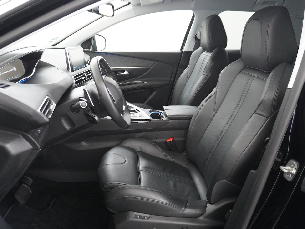 Peugeot 3008 - T131pk AUT-8 Elektr.+Leer 360-Camera Navi Avantage Adaptive-Cruise FOCAL-hifi Sport-St. Co - AutoWereld.nl