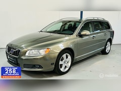 Volvo V70 - 2.5FT Summum LEER / XENON