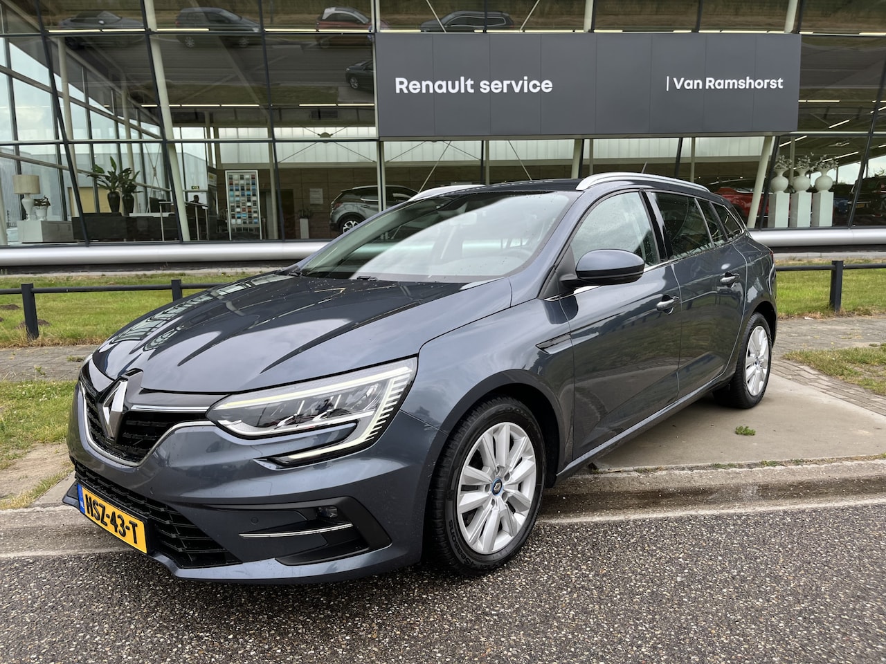 Renault Mégane E-Tech - Estate 1.6 Plug-In Hybrid 160 Business / Automaat / Apple Carplay - Android Auto / PDC V+A - AutoWereld.nl
