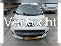 Peugeot 107 - 1.0-12V XR Let op moter tikt wat kan gewoon meegereden worden van binnen en buiten mooi sc