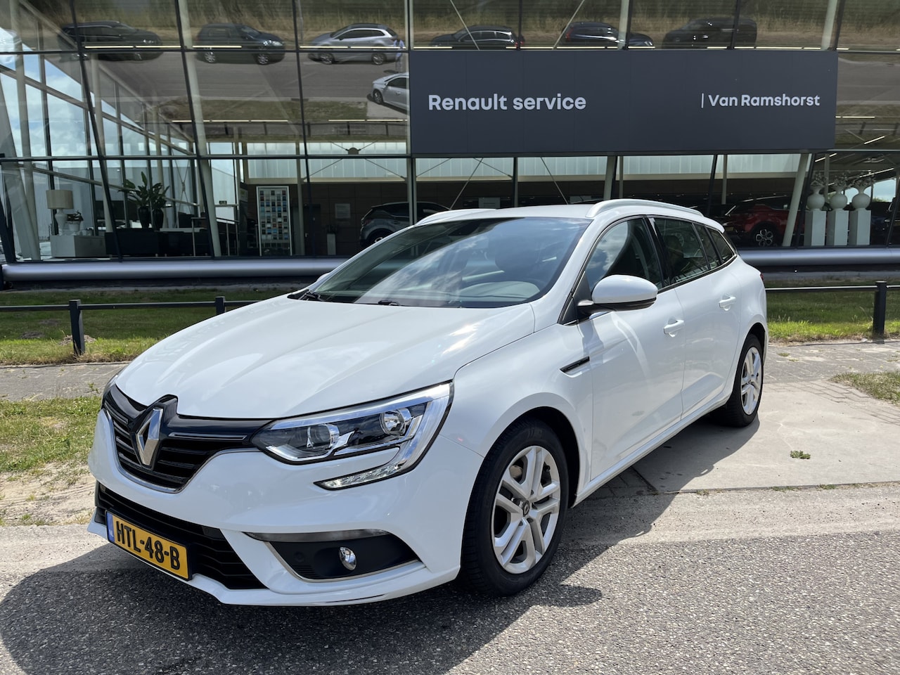 Renault Mégane Estate - 1.3 TCe 140 PK Business / Dealer onderhouden / Apple Carplay - Android Auto / Stoelverw. C - AutoWereld.nl