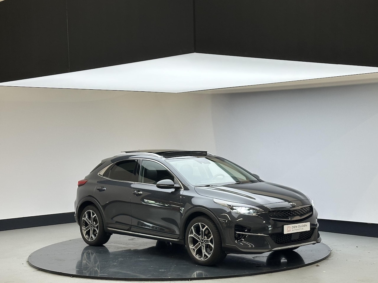Kia XCeed - 1.6 GDi PHEV ExecutiveLine | Panodak| Trekhaak | Leer | All weatherbanden - AutoWereld.nl