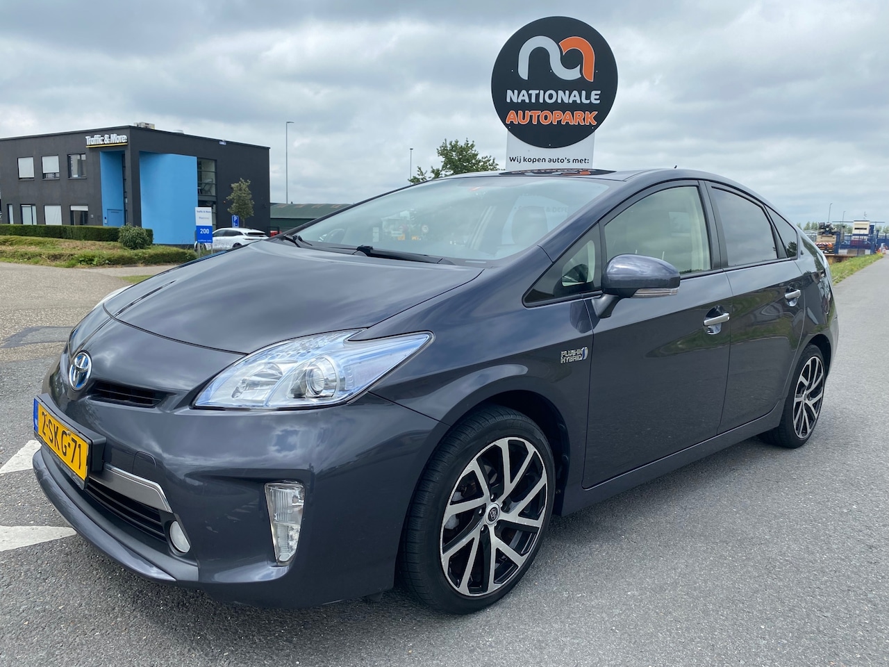 Toyota Prius - 1.8 Plug-in Aspiration * LMV * AUTOMAAT * MULTIMEDIA SCREEN * - AutoWereld.nl