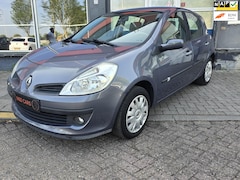 Renault Clio - 1.6-16V Privilège AIRCO/NAP/ELEK RAMEN/CR CONTROL