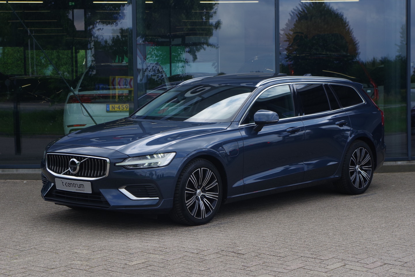 Volvo V60 - 2.0 T6 Recharge AWD Inscription 340 PK PHEV, Panoramadak, Harman/Kardon, 360 Camera, Trekh - AutoWereld.nl