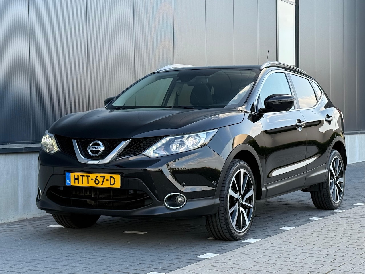 Nissan Qashqai - 1.2 Tekna 360 Camera Lane assist 19" PANO LED - AutoWereld.nl