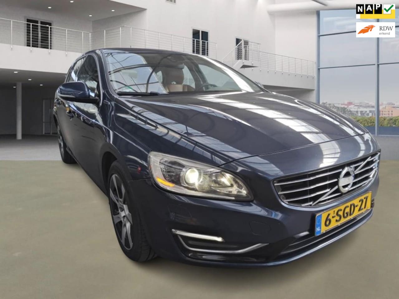 Volvo V60 - 2.4 D6 AWD Plug-In Hybrid Summum EXPORT - AutoWereld.nl