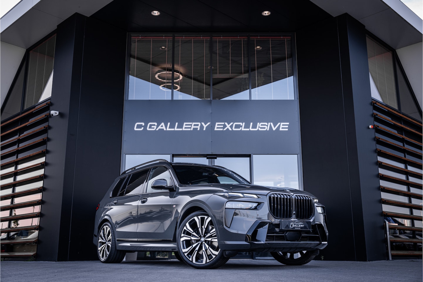 BMW X7 - xDrive40i M Sport 7p | Panorama | Sky Lounge | H&K | Dravitgrau - AutoWereld.nl