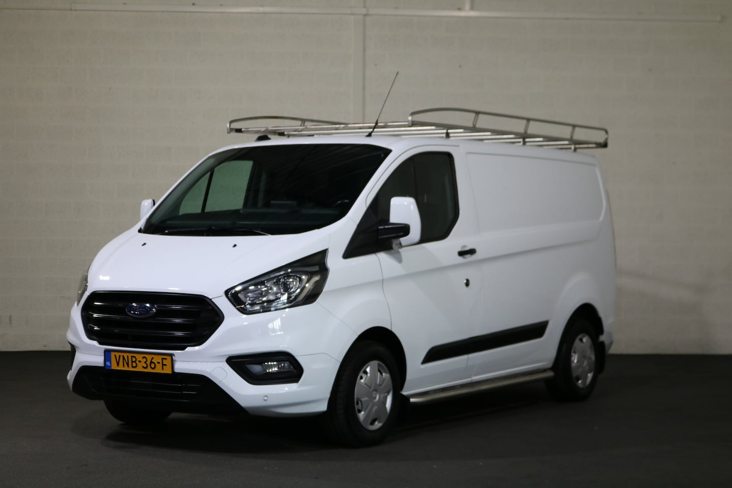 Ford Transit Custom - 2.0 TDci L1 H1 Airco Navigatie Inrichting Imperiaal - AutoWereld.nl