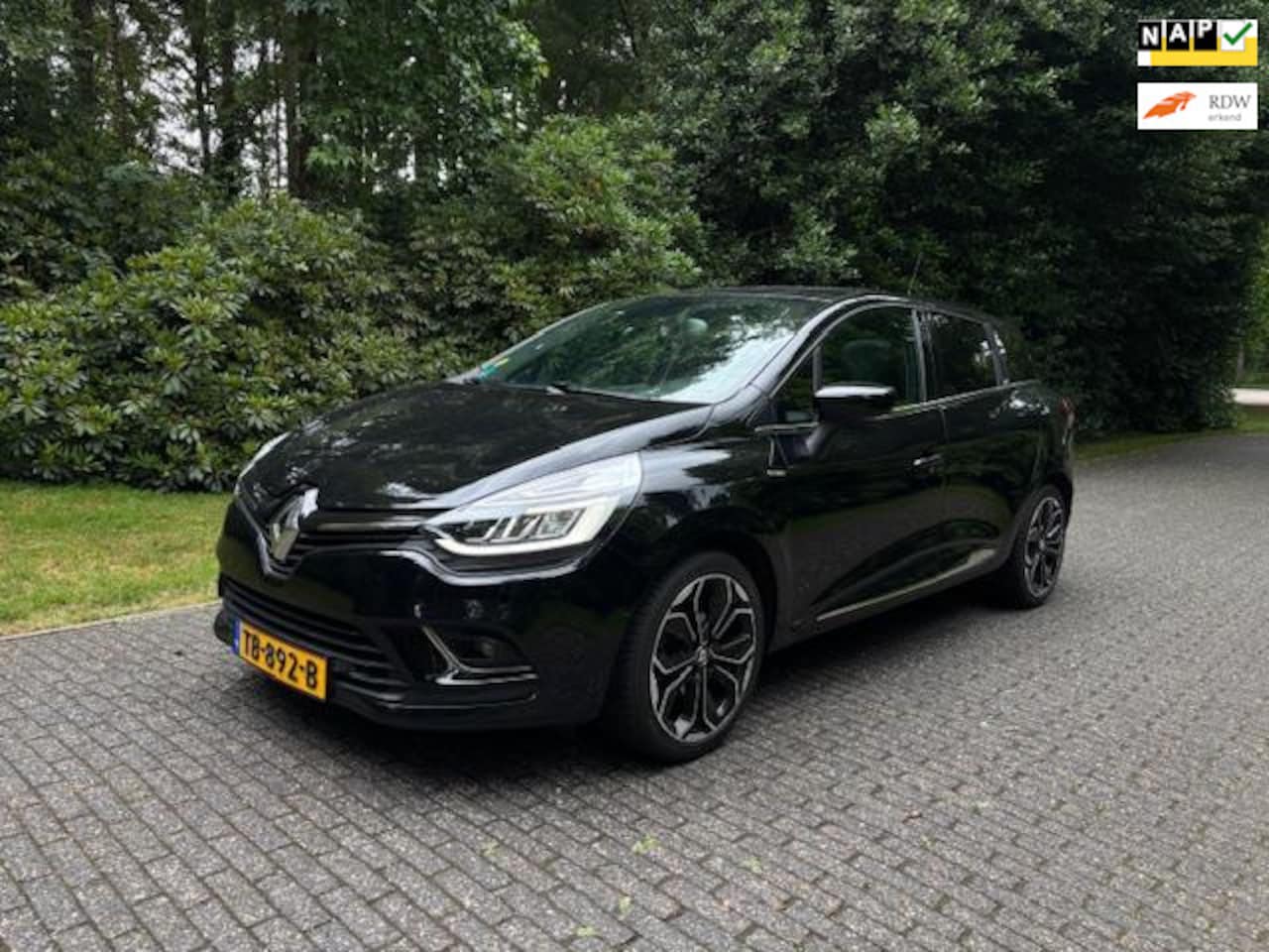 Renault Clio Estate - 1.5 dCi Bose / Led / Automaat / Panorama dak! - AutoWereld.nl