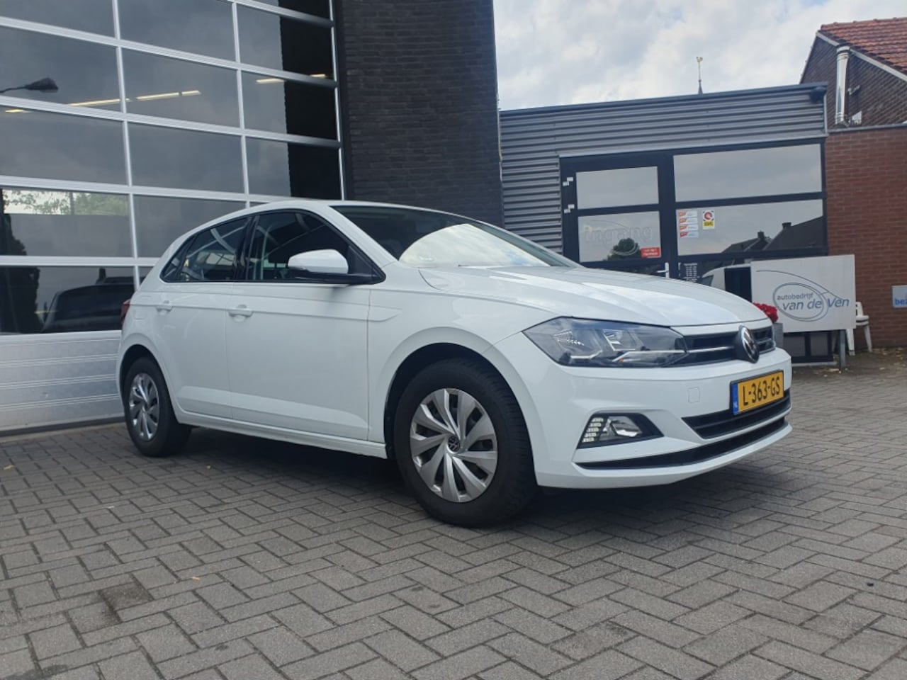 Volkswagen Polo - 1.0 TSI Comfortline executive 70KW, airco, app connect, adaptive cruise control, navi, - AutoWereld.nl