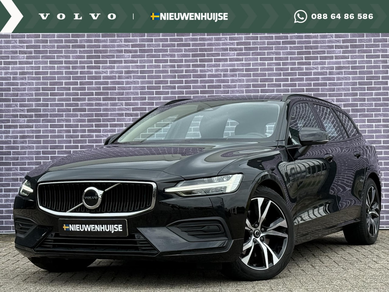Volvo V60 - 2.0 B3 Essential Edition | Trekhaak | Adaptieve cruisecontrol | Stoel-stuurwiel-achterbank - AutoWereld.nl