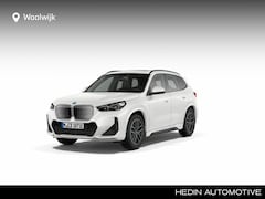 BMW iX1 - eDrive20 M-Sport | Premium Pack | Trekhaak | Panoramadak | Driving Assistant | 18" Lichtme