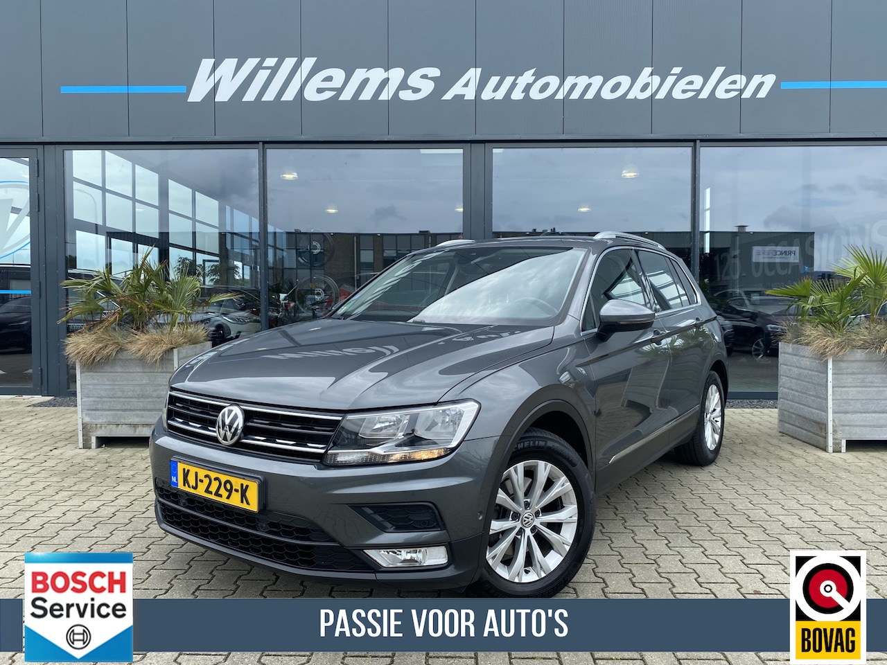 Volkswagen Tiguan - 1.4 TSI Connected Series Elektrische Haak, Panorama Dak & Stoelverwarming - AutoWereld.nl