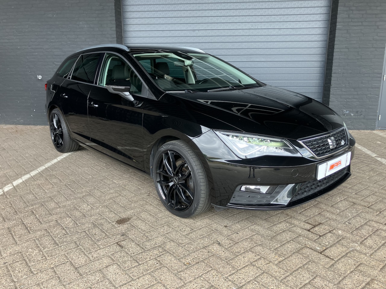 Seat Leon ST - 1.6 TDI FR-XENON-NAVI-LED - AutoWereld.nl