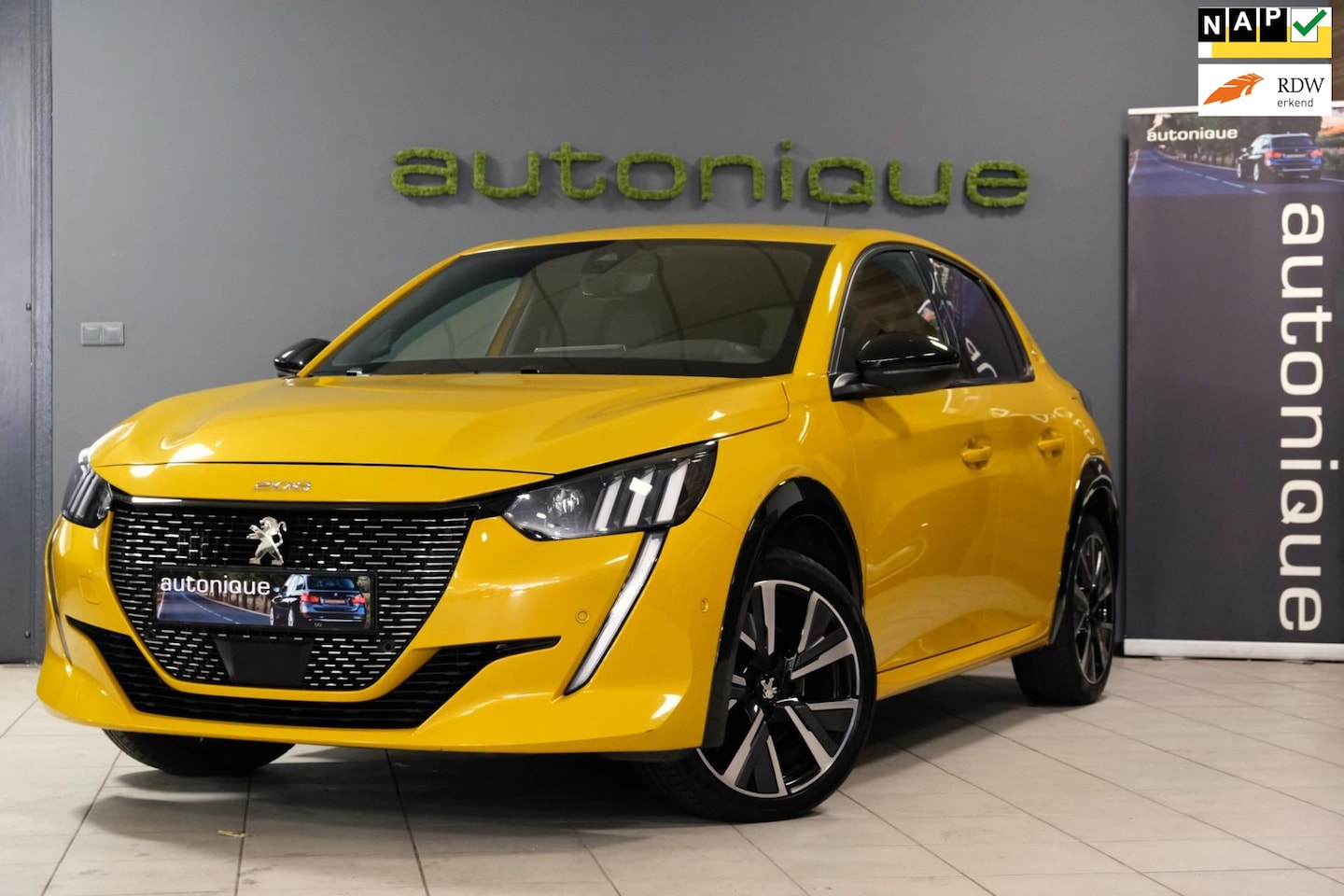 Peugeot 208 - 1.2 PureTech GT Pack 29dkm! Navigatie|Camera|Apple Carplay Geweldige Kleur!! - AutoWereld.nl