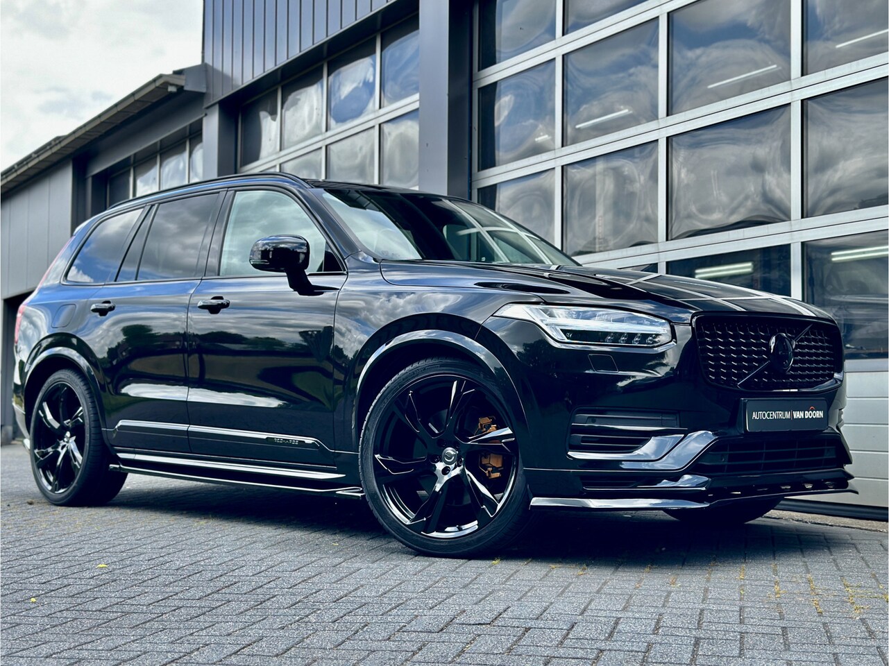 Volvo XC90 - 2.0 T8 Recharge AWD | Dark Label | Panoramadak | Luchtvering | Trekhaak | Adapt Cruise | A - AutoWereld.nl