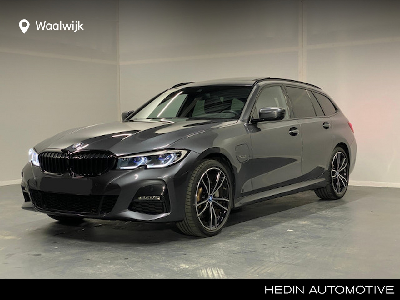 BMW 3-serie Touring - 330e xDrive | M-Sport | 19'' M-Lichtmetaalvelg Dubbelspaak | BMW Laserlight | BMW Live Coc - AutoWereld.nl