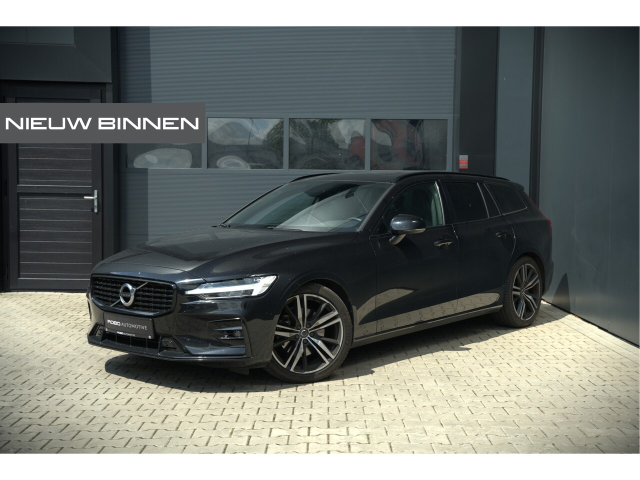Volvo V60 - 2.0 B3 R-Design | Panoramadak | Harman Kardon | Keyless | Elektrische Stoelen | Stuurverwa - AutoWereld.nl