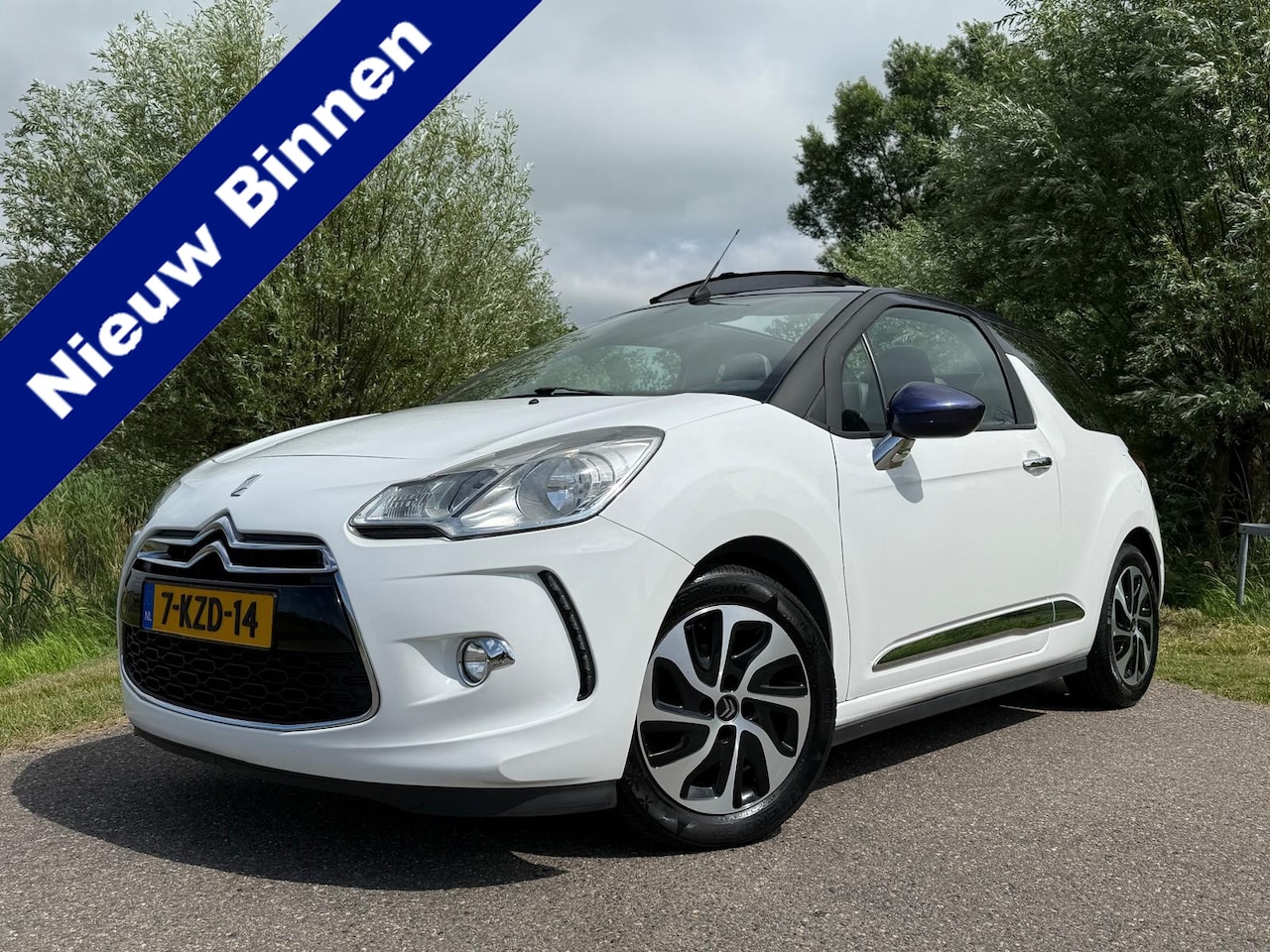 Citroën DS3 Cabrio - 1.2 VTi Chic | slechts 110.807 kim | Airco | 15" Velgen | Dealer onderhouden! | - AutoWereld.nl