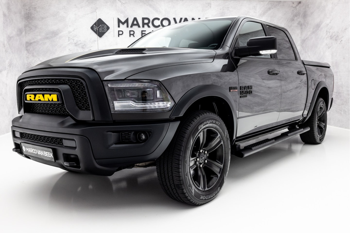 Dodge Ram 1500 - SLT WARLOCK NIGHT REBEL | Trekhaak | INCL LPG | Schuifdak | Alpine - AutoWereld.nl