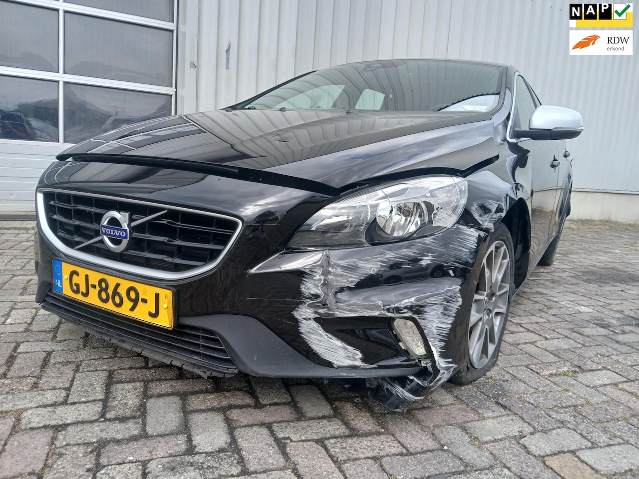 Volvo V40 - 2.0 D2 R-Design Business - Airco - Leer - Schade - AutoWereld.nl