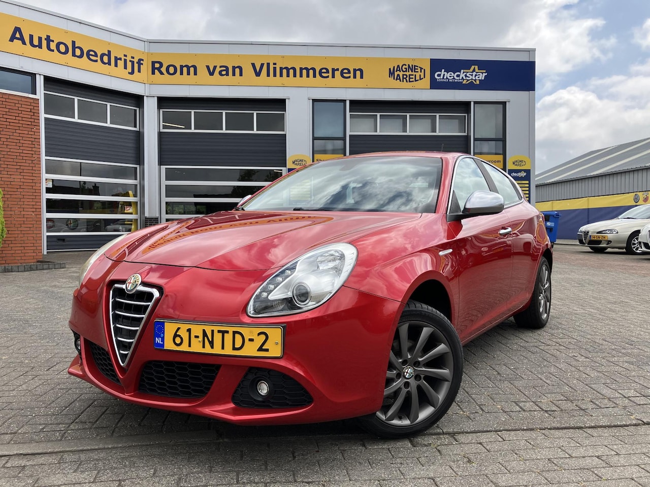 Alfa Romeo Giulietta - 1.4 T Distinctive | Rosso Competizione | Cruise control | - AutoWereld.nl