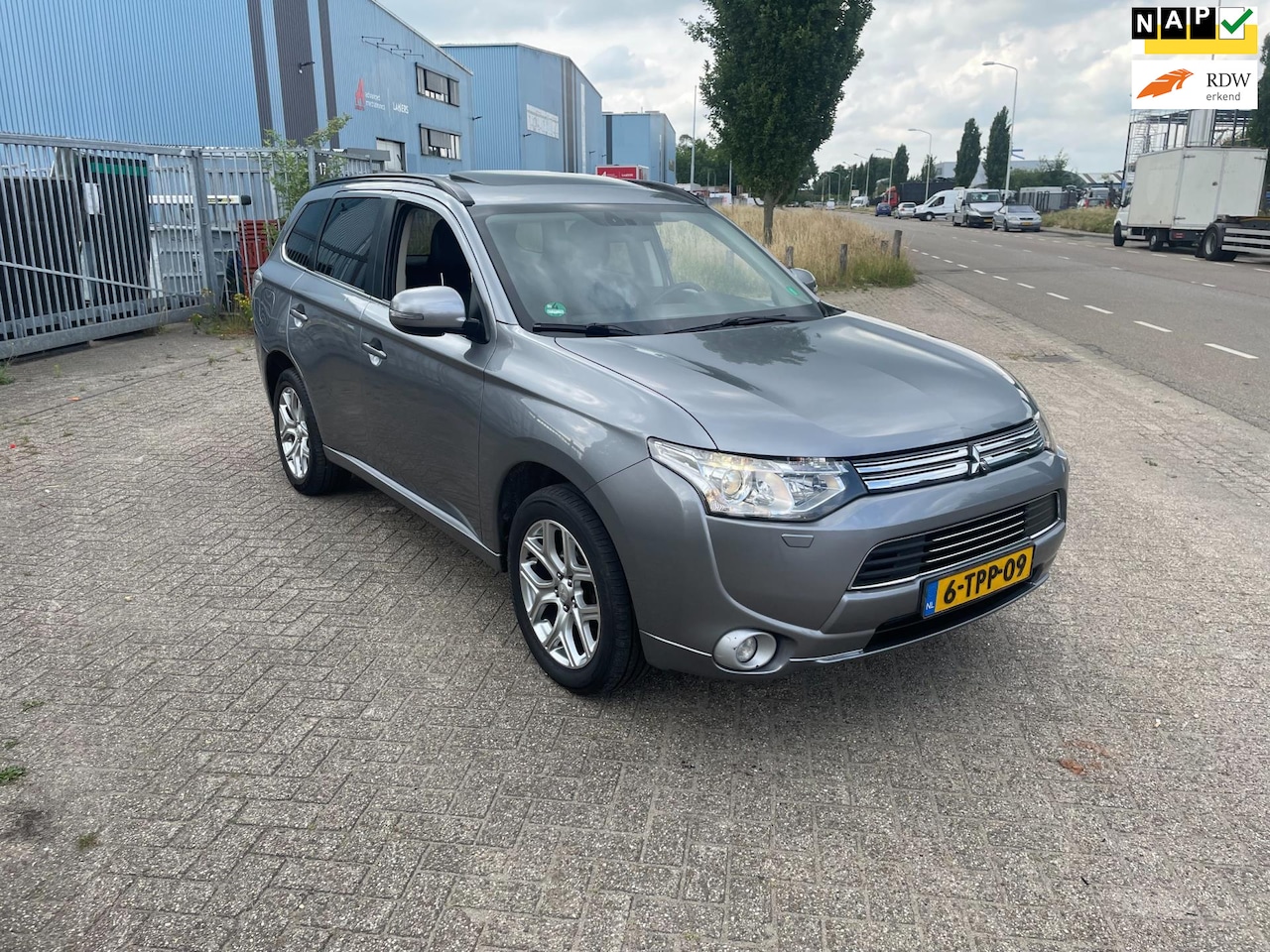 Mitsubishi Outlander - 2.0 PHEV Instyle AUTOMAAT !!! - AutoWereld.nl