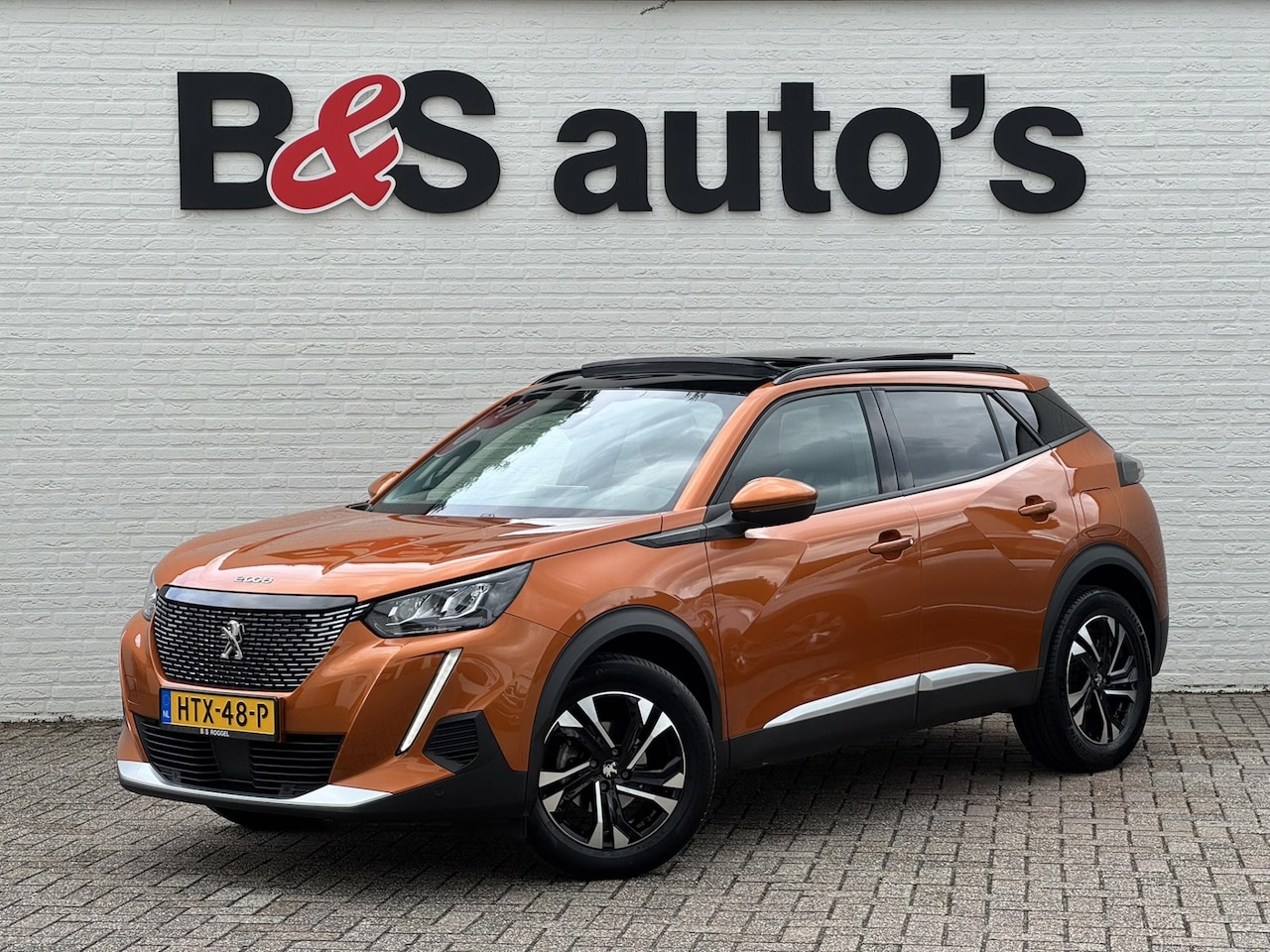 Peugeot 2008 - 1.2 PureTech Allure Automaat Led Panorama 360 Camera Trekhaak afn. Carplay Cruise - AutoWereld.nl