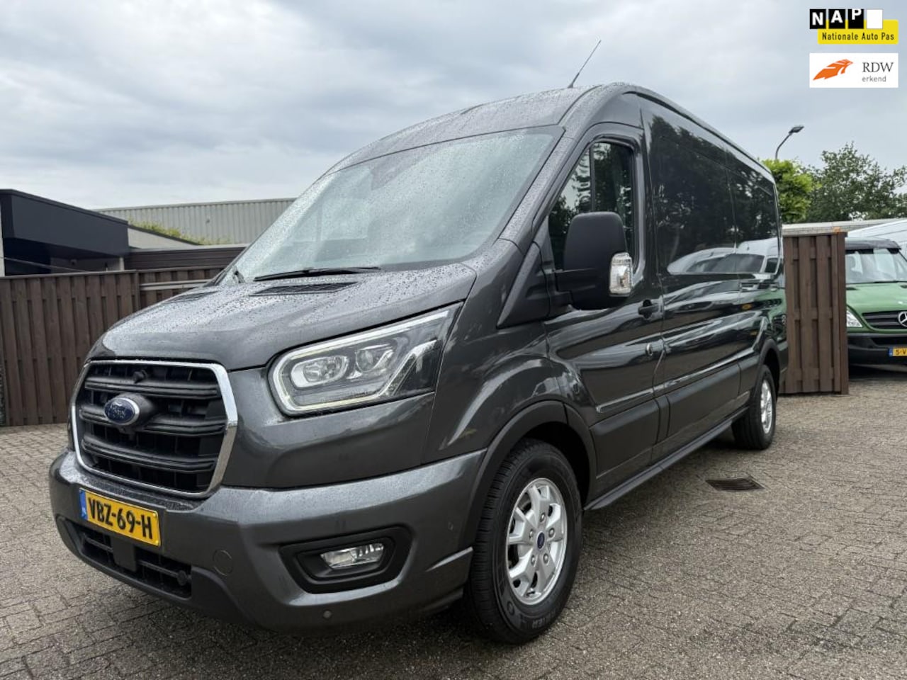 Ford Transit - 350 2.0 TDCI L3H2 Limited 350 2.0 TDCI L3H2 Limited - AutoWereld.nl