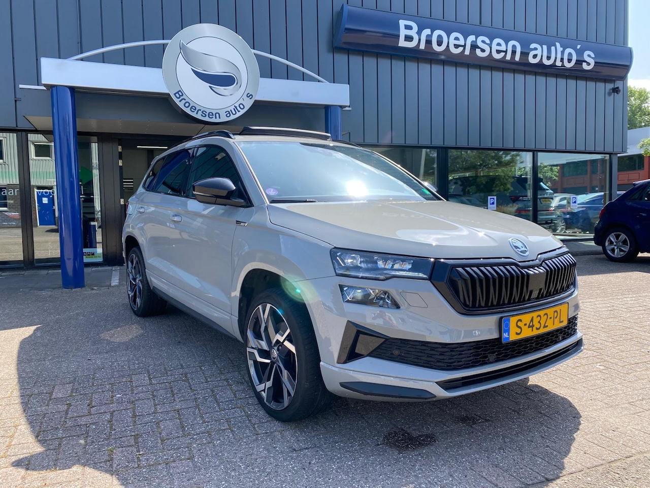 Skoda Karoq - 1.5 TSI 150pk DSG-7 Sportline Business met Pano, DigiDash en Trekhaak - AutoWereld.nl