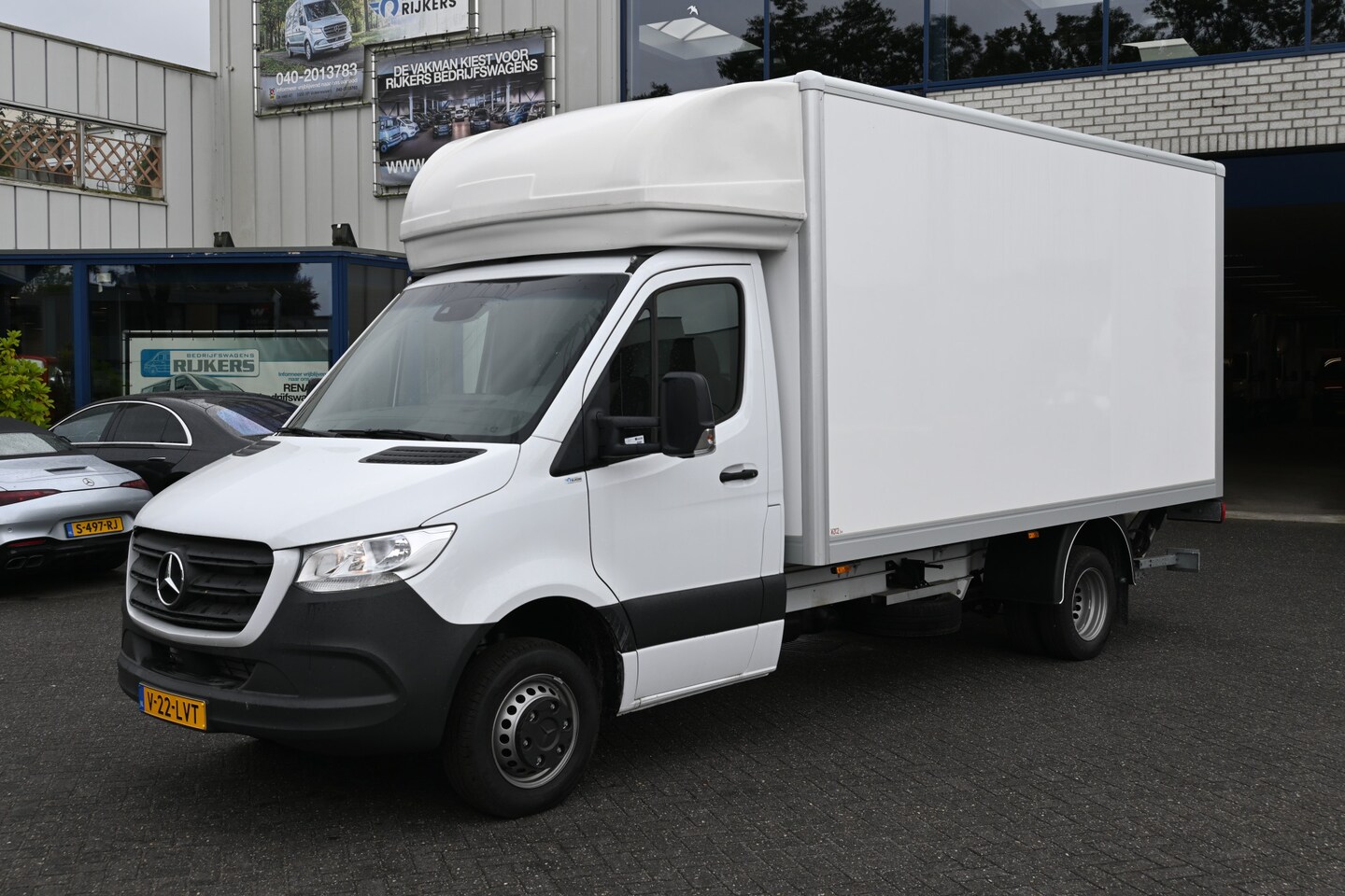 Mercedes-Benz Sprinter - 515 CDI L3 Bakwagen met klep MBUX, Laadbak met Dhollandia laadklep en zijdeur - AutoWereld.nl