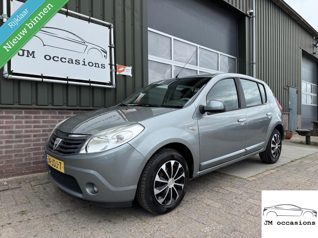 Dacia Sandero - 1.6 Lauréate|Airco|Bleutooth|Nieuwe APK| - AutoWereld.nl