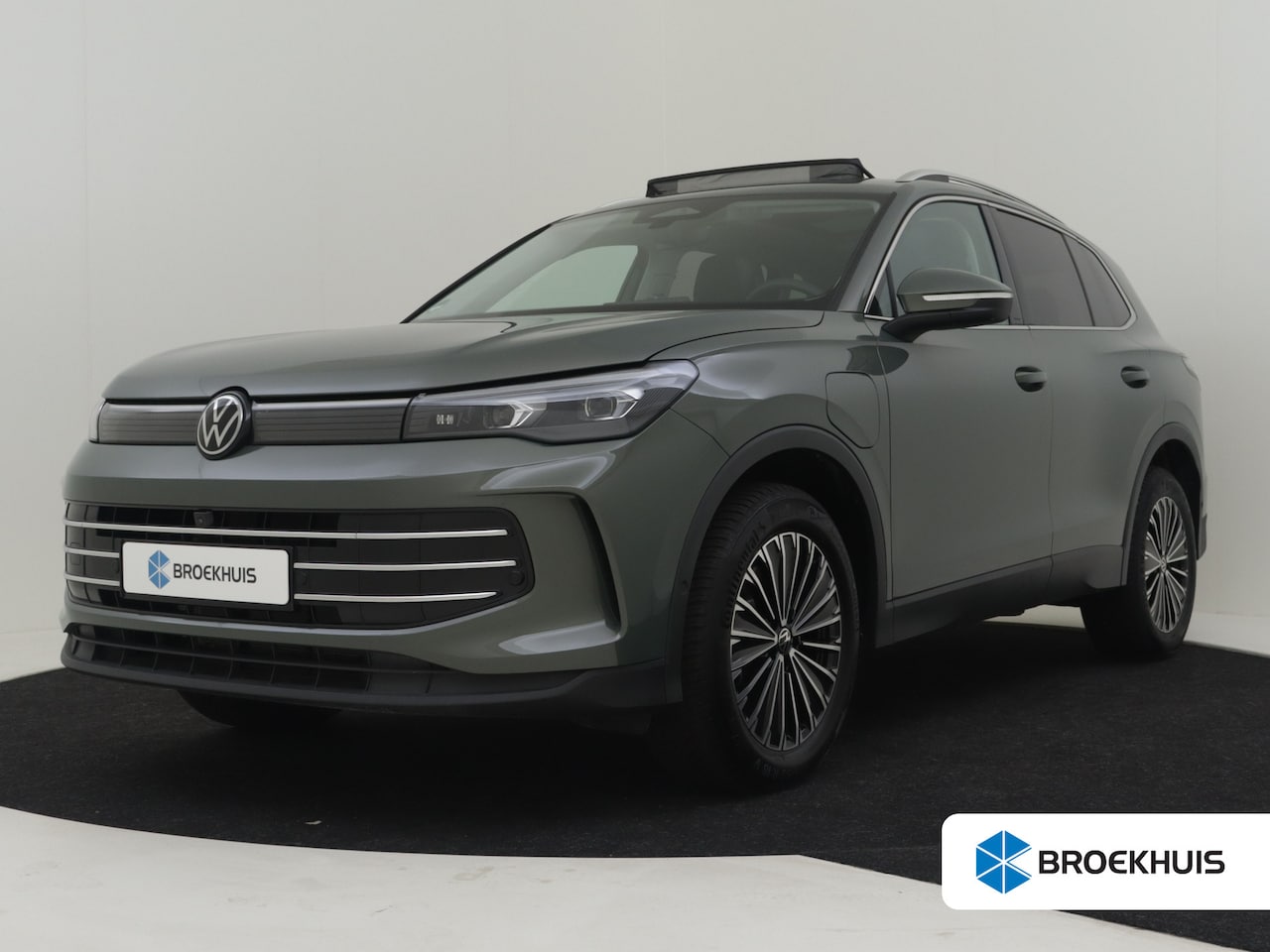 Volkswagen Tiguan - 1.5 eHybrid 272pk Elegance Lederen bekleding incl Memory | Elektr. Trekhaak | Matrix kopla - AutoWereld.nl