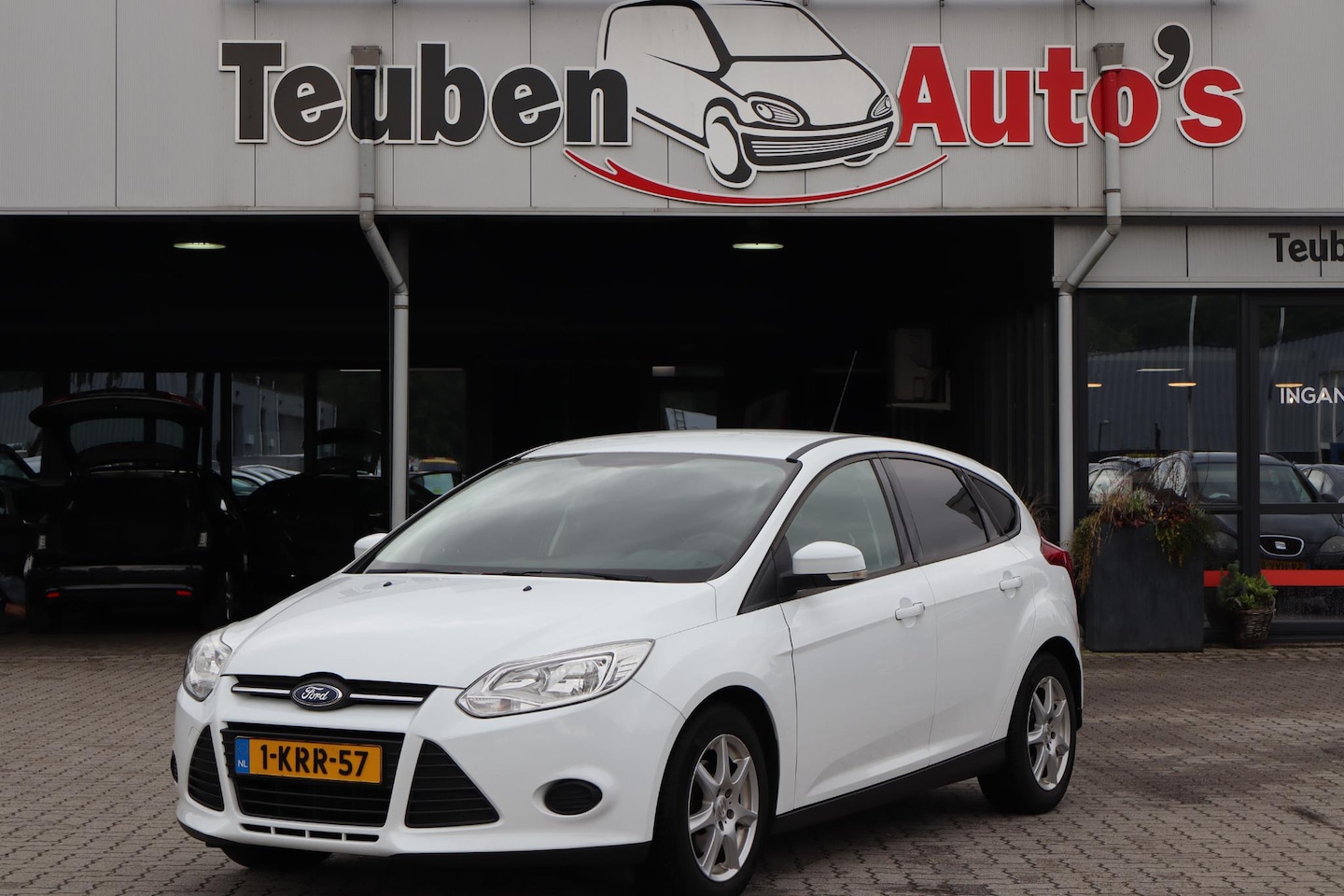 Ford Focus - 1.0 EcoBoost Trend Airco, Lichtmetalen wielen, Radio cd speler, Elektrische ramen - AutoWereld.nl
