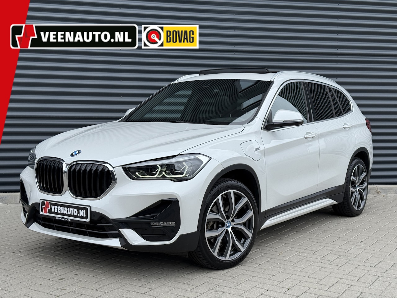 BMW X1 - xDrive25e Sport Line Pano - AutoWereld.nl