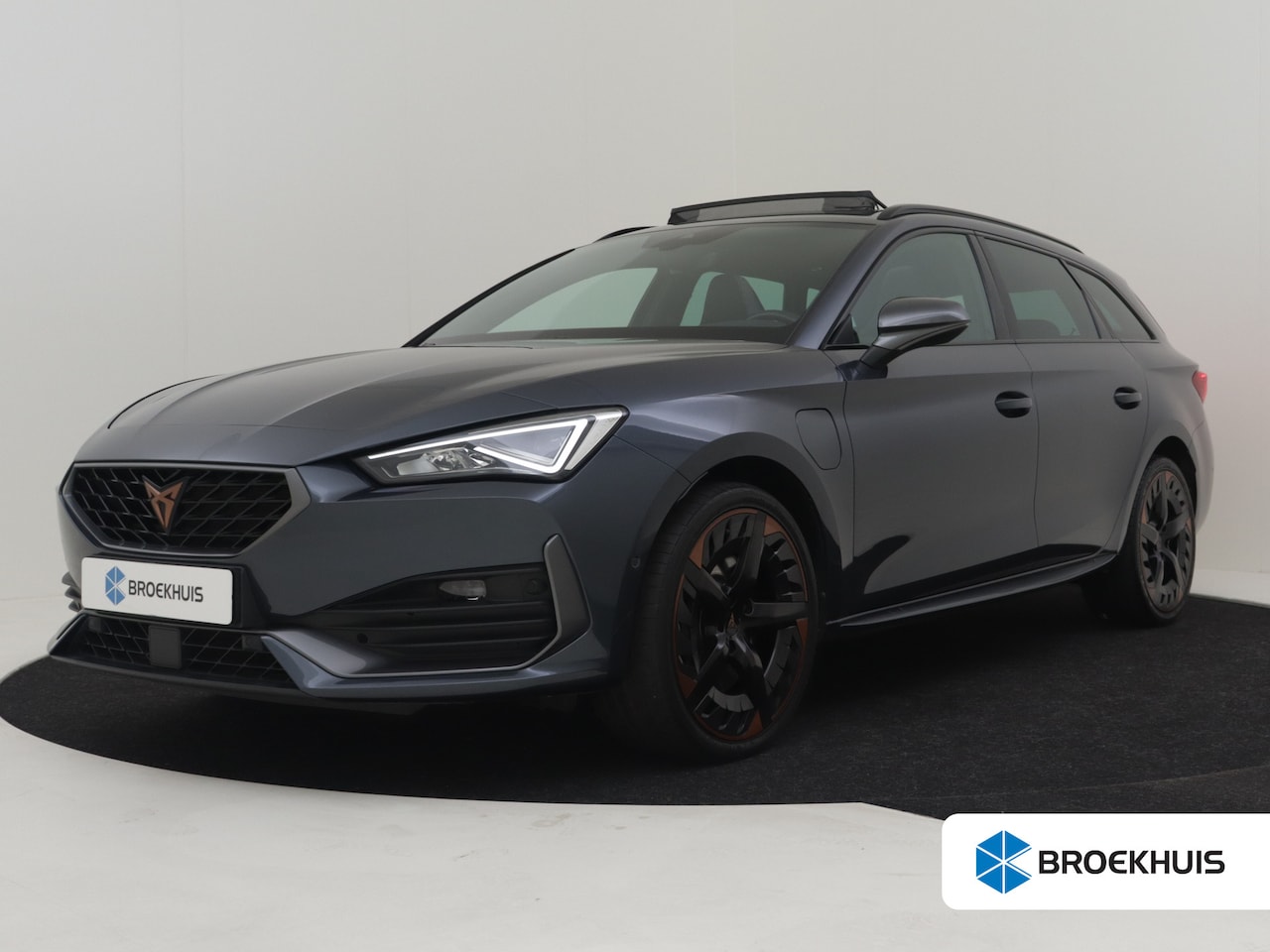 CUPRA Leon - 1.4 e-Hybrid VZ Copper Edition Panoramadak | Leder bekleding | Keyless | Dodehoekdetectie - AutoWereld.nl