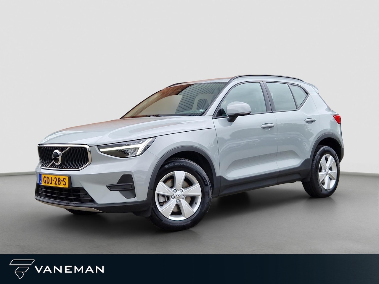 Volvo XC40 - 2.0 B3 Essential | Apple Carplay / Android Auto | Climate | PDC | DAB | Licht- en Regensen - AutoWereld.nl