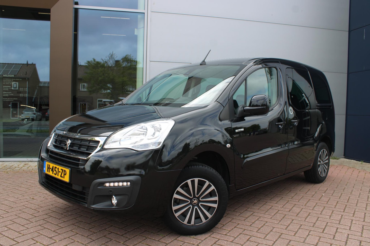Peugeot Partner Tepee - Electric Allure Airco Navi Camera 2x zijdeur - AutoWereld.nl