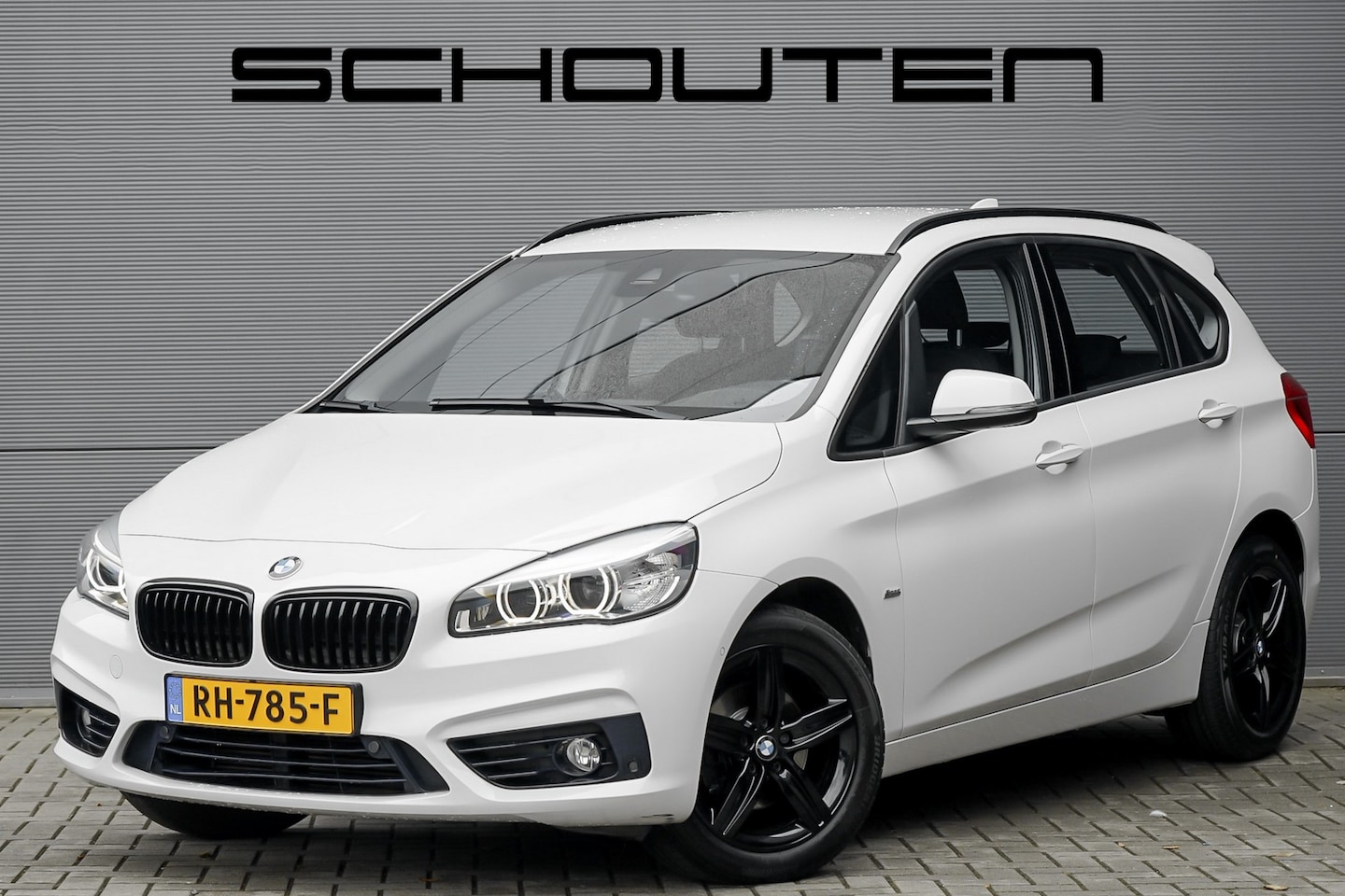 BMW 2-serie Active Tourer - 218i Sport Line Navi Camera Trekhaak - AutoWereld.nl