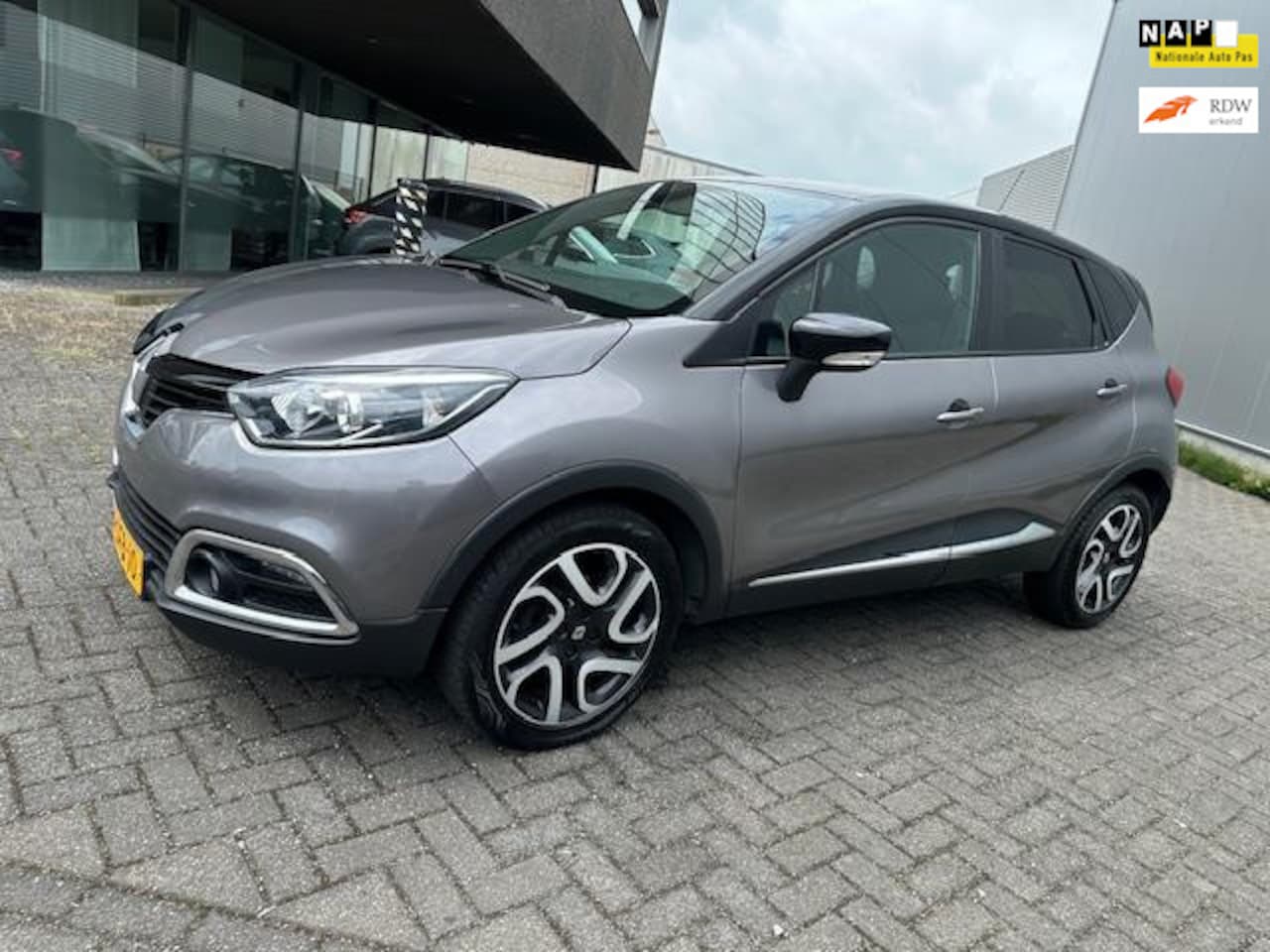 Renault Captur - 0.9 TCe Dynamique CLIMAT BJ 9-2013 APK 6-2026 - AutoWereld.nl