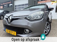 Renault Clio Estate - 0.9 TCe Night&Day met parkeersensoren en navigatie en bluetooth telefoon / media en airco