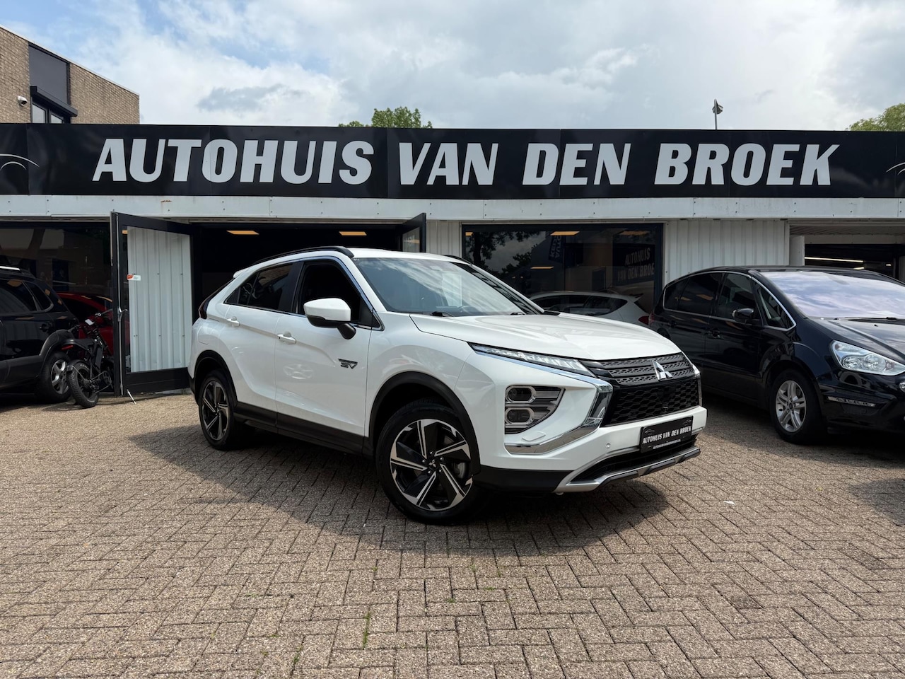 Mitsubishi Eclipse Cross - 2.4 PHEV|Intense+ Full-Led|Bi-Xenon|Leder/Alcan|Carplay|Navi|Camera|Cruise|Climate Ctr| - AutoWereld.nl
